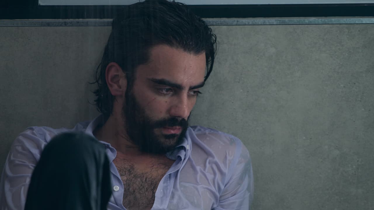 Alejandro Larios sabe que ceder a las presiones de Catalina Creel es renunciar a su felicidad. Consciente de ello, y después de haber bebido unos tragos, el hijo de la villana terminó en el piso de la regadera de su departamento.