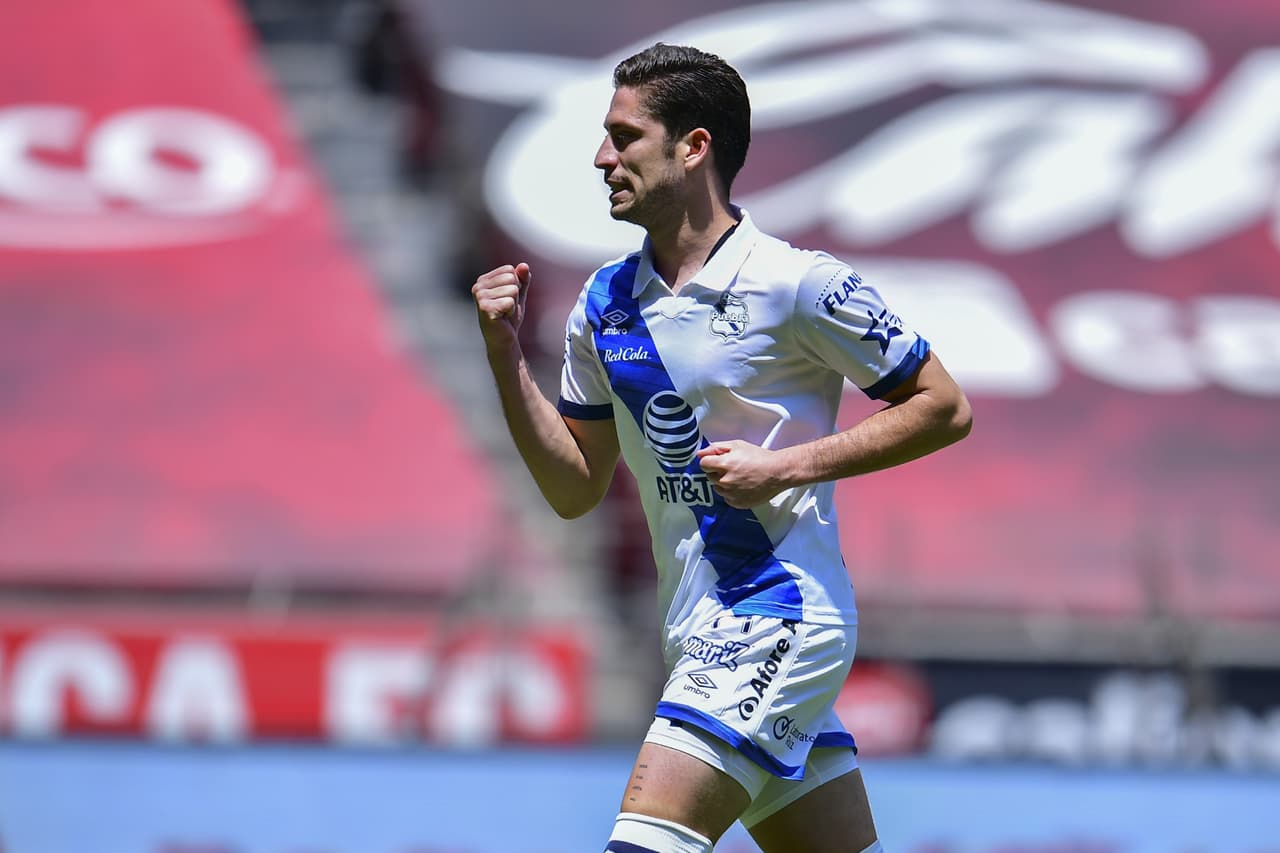 Partidazo entre el Puebla y Toluca, donde se va en empate el partido 4-4. Los goles a cargo de los 'diablos rojos' fueron por parte de Michel Estrada, quien anoto doblete, Alexis Canelo y Diego Rigonato Rodríguez, mientras que para la franja anotaron Santiago Ormeño, Juan Segobia, Daniel Aguilar y Daniel Álvarez López, durante la Jornada 12 de la Liga MX.