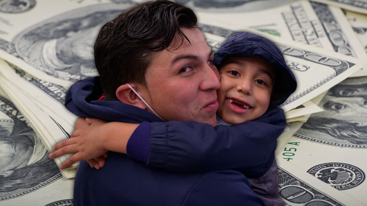 Este fondo de 
<a href="https://www.univision.com/local/nueva-york-wxtv/nueva-york-aprueba-mas-de-2-000-millones-para-ayudar-a-indocumentados">alivio económico de 2,100 millones</a> de dólares fue aprobado por los legisladores estatales y proporcionará un 
<b>pago retroactivo único</b> (para el período del 27 de marzo de 2020 al 1 de abril de 2021). Lo que significa que las personas elegibles podrán recibir una cantidad total de hasta 15,600 dólares de una vez. Otros recibirán una cantidad de 3,200 dólares.