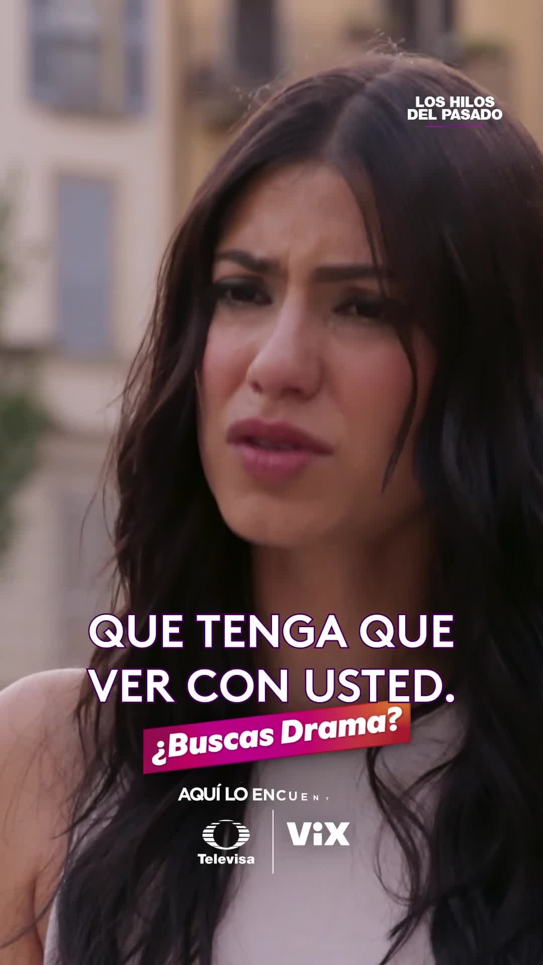 Carolina intenta abrazar a Cristina