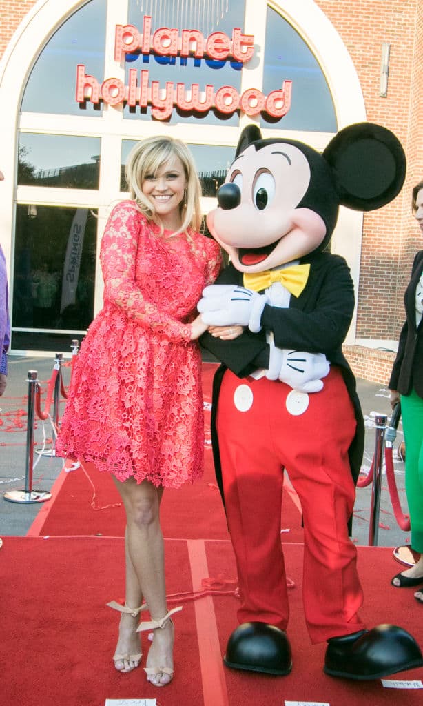 ¿Reese Witherspoon dando 'asesoría legal' a Mickey?
