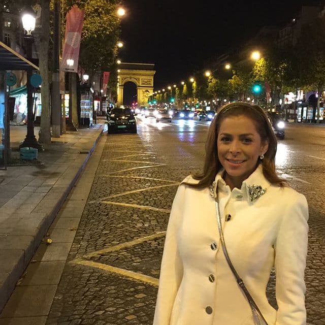 "Parezco niña asombrada cada vez que vengo a París", escribió en sus redes.