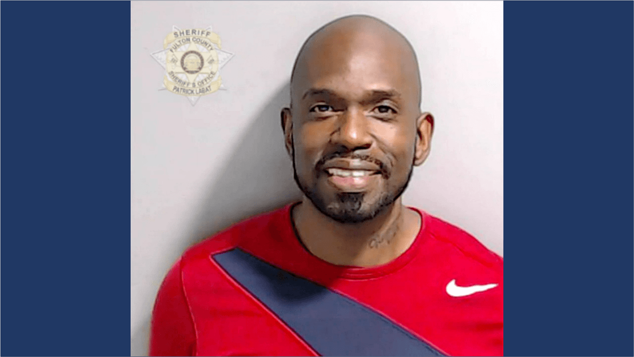 Alcalde de Georgia es arrestado por cargos de robo y entrar en propiedad privada