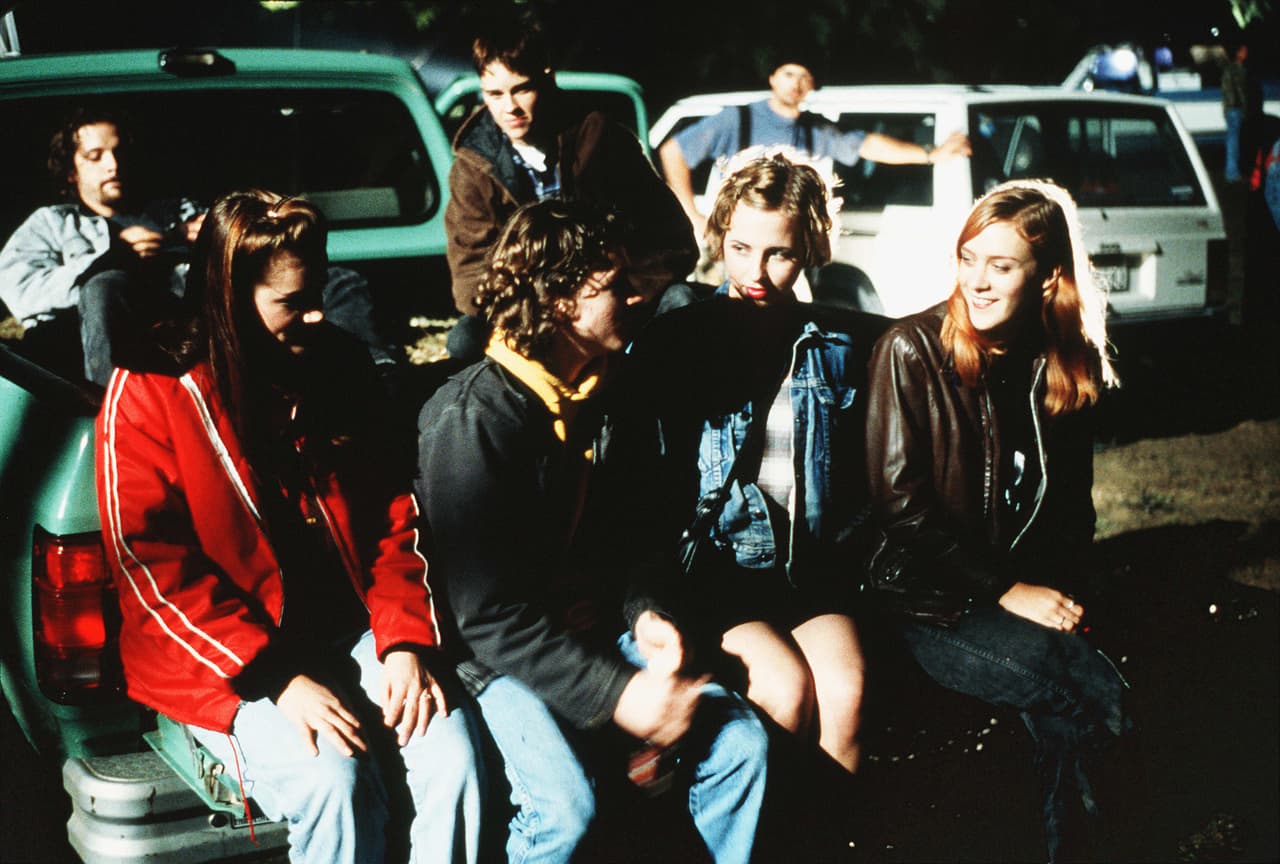 En realidad la historia de Brandon fue más compleja y cruel, ya que él y su hermana sufrieron abusos sexuales por parte de un familiar cuando eran pequeños. Luego su madre los llevó a terapia, pero no se mostró comprensiva sobre la identidad de género de Brandon.