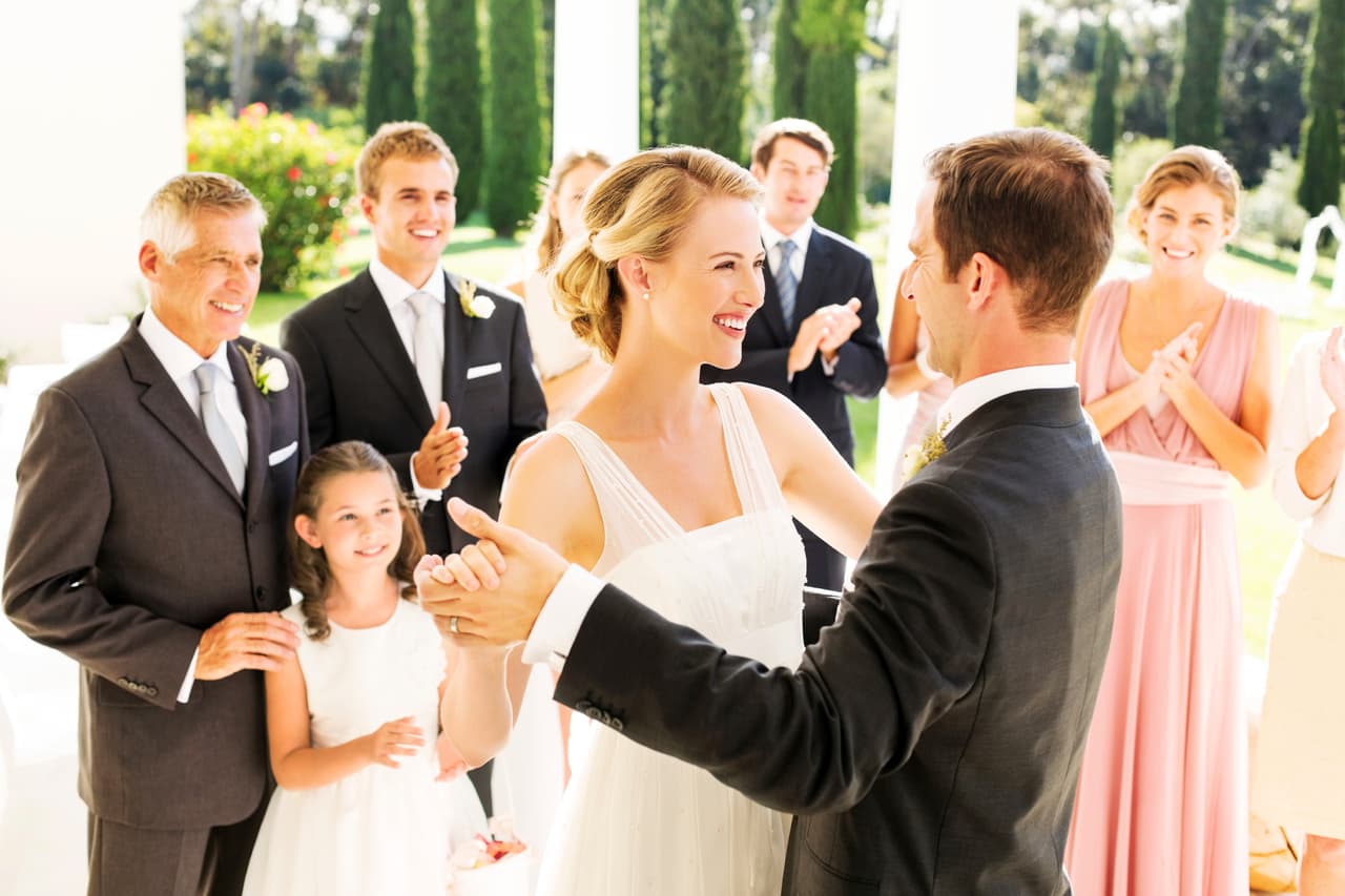 <b>Pregunta detalles. </b>Especialmente si el evento es en interior o exterior, la hora de llegada y si pueden asistir niños.