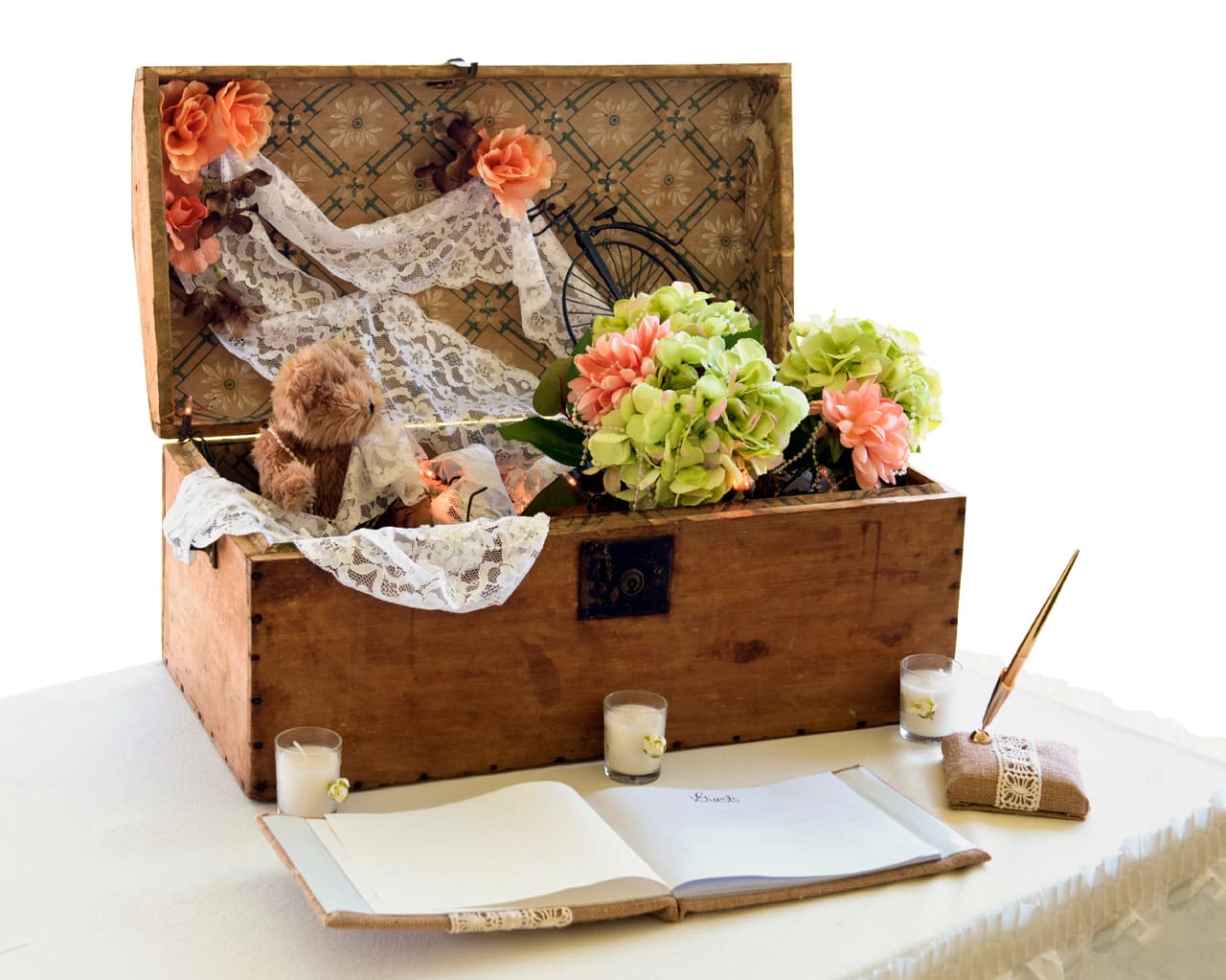 Si insistes en hacerlo, recuerda hacer algo que incluso tú guardarías, algo que les sea útil, en este sentido las pantuflas o el thermo para la cuba durante la fiesta no suena una mala idea.