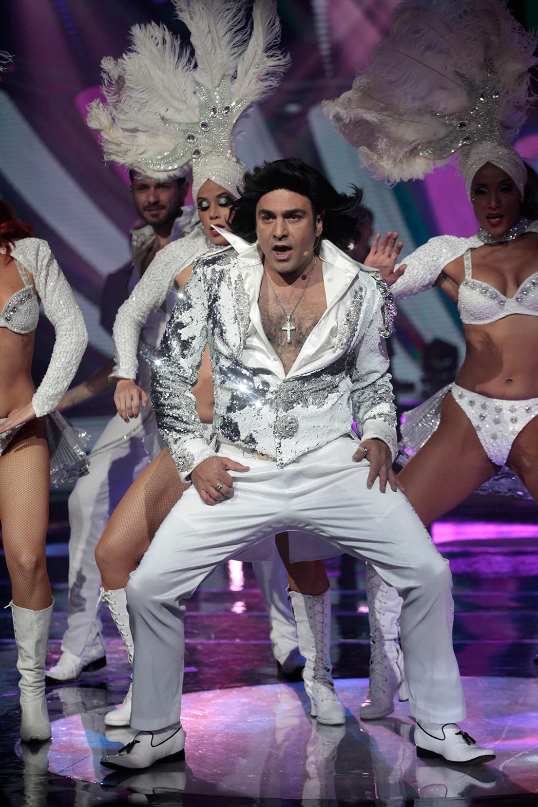 El comediante y cantante demostró que él también logró aprender a bailar con ventilador.