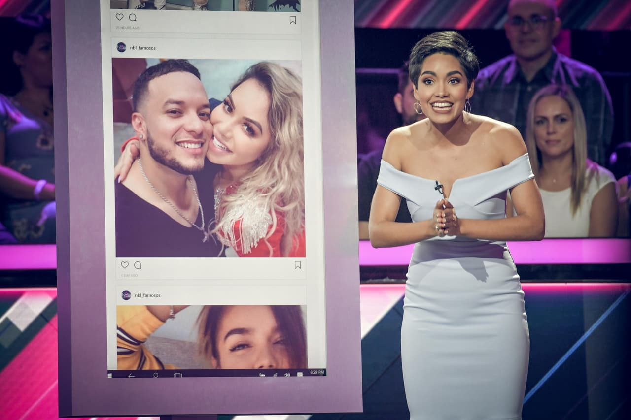 Andrea Bazante en el reto Instagram. A ella le tocó titular las fotos que sus compañeras publicaron en su Instagram.