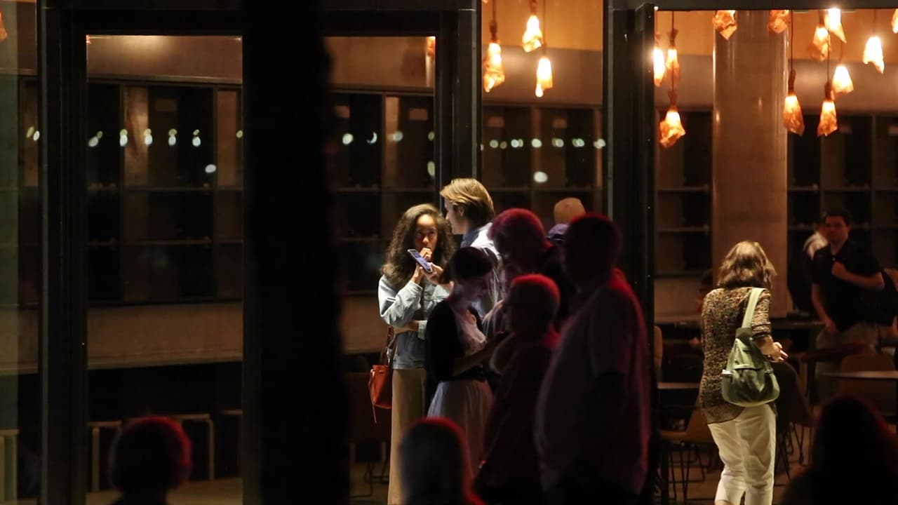 Por suerte en las calles londinenses no reconocen a la pareja, o al menos no se les acerca gente extraña más allá que algún que otro curiosos paparazzis.