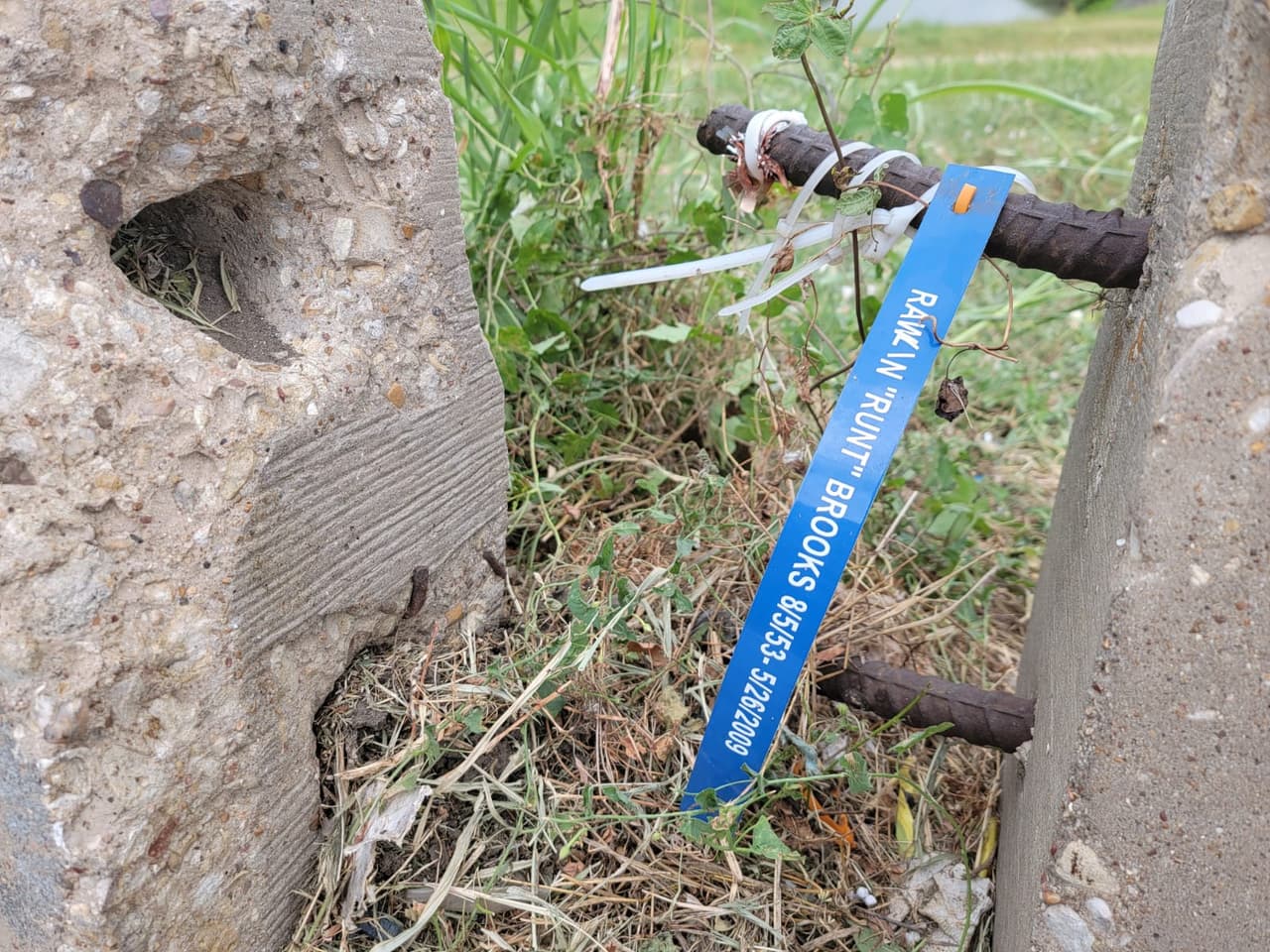 Las autoridades sospechan que el accidente ocurrió durante una carrera de autos clandestina el pasado viernes poco antes de la medianoche. 
<br>
