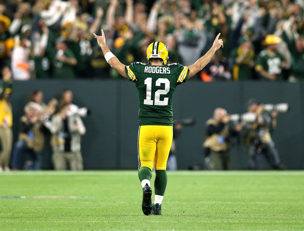 5)
<b>Aaron Rodgers</b>. Completó 20 de 30 pases para 286 yardas con tres touchdowns. Su equipo perdía 20-0, se repuso a una lesión y guió a Green Bay a remontar y ganar 24-23 a Chicago.