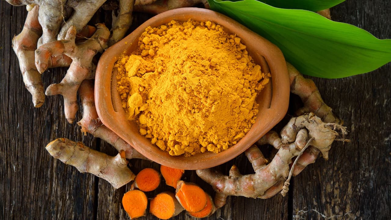 Cúrcuma: 7 beneficios saludables que te harán querer consumirlo ¡ya!
