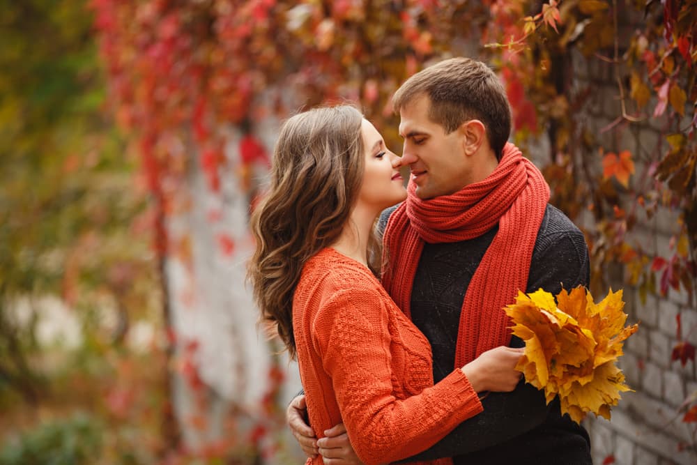 <b>CAPRICORNIO</b>
<br>Es tiempo de uniones felices, así que todo recae en ti de saber si lo aprovechas o no. Las cuestiones sentimentales que resultaban confusas ahora se están aclarando y esa persona que estaba alejada lejos de ti está buscándote, así que no le des la espalda.