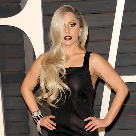 “Hay gente de todo las partes del mundo que te aman, Ke$ha. Y puedo decir que estoy realmente intimidada por tu valentía”- Lady Gaga.