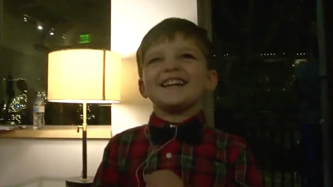 De esta manera, Market Street honró al niño con este evento para comenzar 
<a href="https://www.univision.com/local/houston-kxln/luces-navidenas-moody-gardens-galveston-fotos">las fiestas. </a>