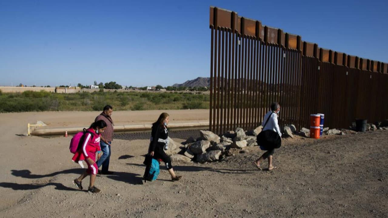 Cerrarán las cuatro brechas que existen en la barrera fronteriza cerca de Yuma