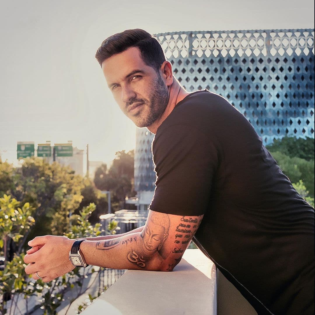 Yisus es una de las personalidades de la televisión más queridas por el público latino, por lo que en este día le han llovido felicitaciones en las redes sociales.