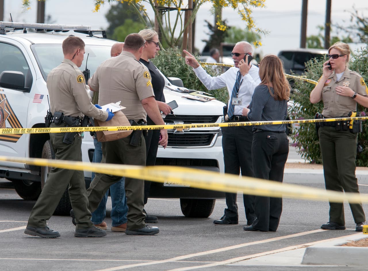 Un muerto y un herido en un tiroteo en una tienda Walmart en San Bernardino, California 