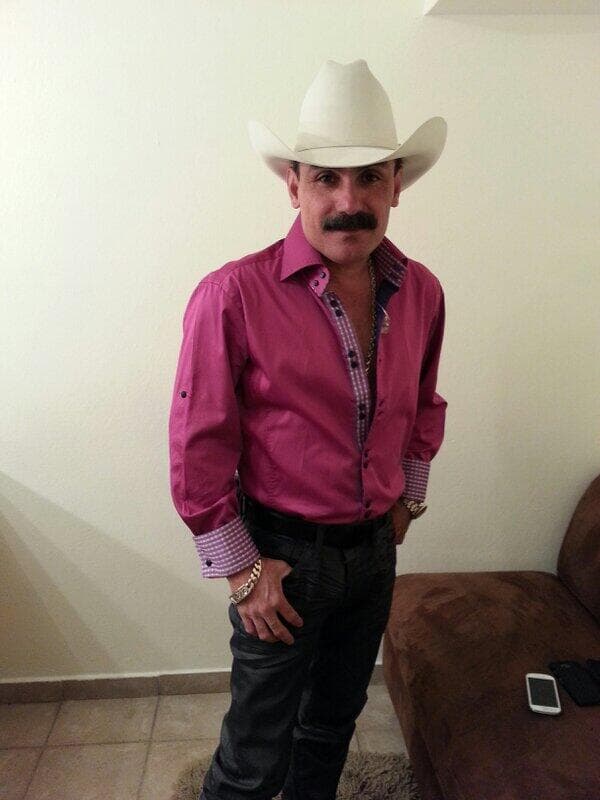 <b>El Chapo de Sinaloa</b> aceptó la invitación del productor
<b><a href="http://www.univision.com/temas/juan-osorio">Juan Osorio</a></b> para probar suerte en la televisión.