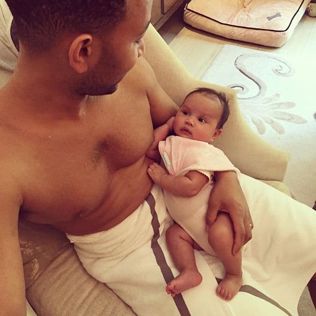 Tiene a su papá súper enamorado.