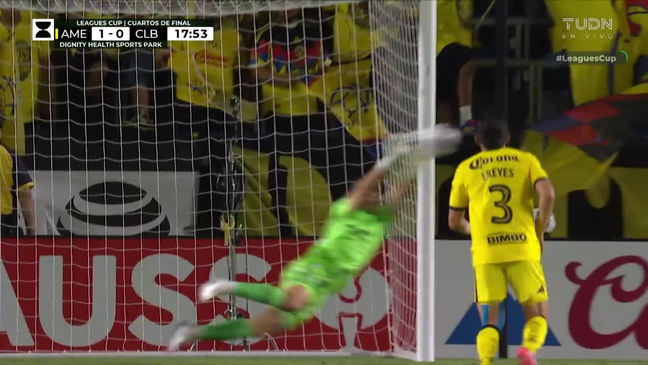 ¡Enorme atajada de Cota! El arquero salva a las Águilas del empate
