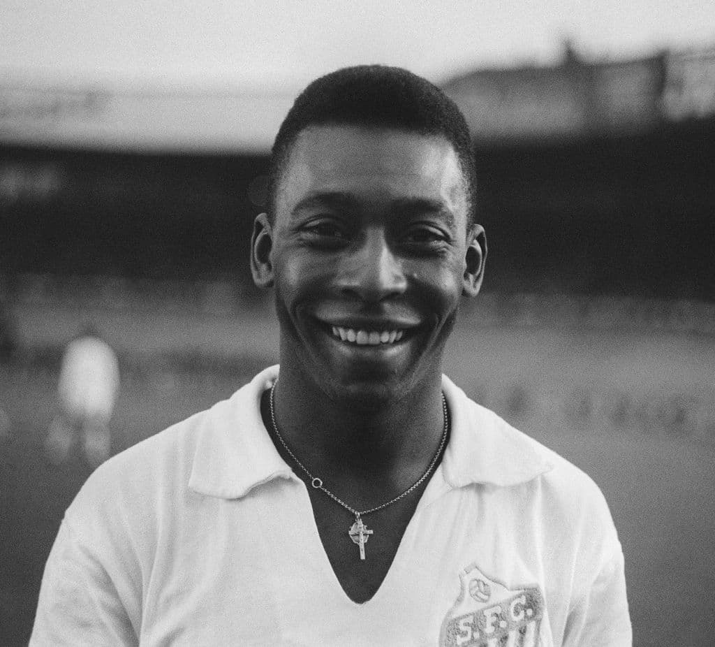 Como no podia faltar, el rey Pelé no podía quedar fuera de la lista ya que el considerado por muchos como el mejor jugador de la historia anotó 767 goles oficiales en sus años como futbolista.