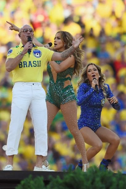 Pitbull se burla del apretado pantalón blanco que lució en el Mundial 