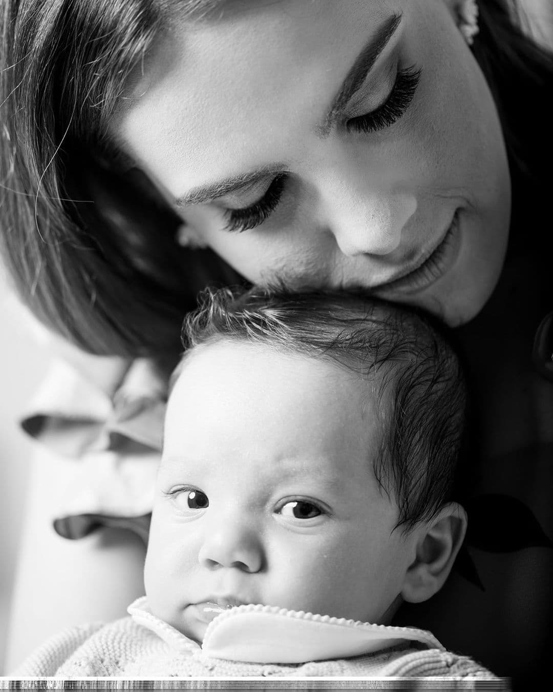 Así se veía Diego antes de su primer corte y hasta un ligero peinado lució en una sesión de fotos con su mamá.