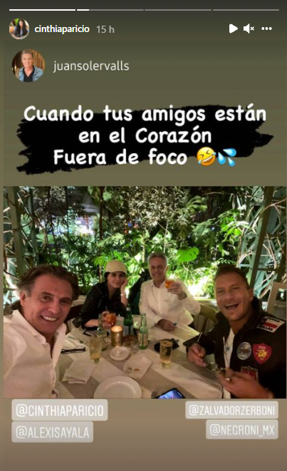 En los últimos días, la nueva pareja se ha dejado ver en reuniones con amigos, como en esta ocasión en la que convivieron con el actor argentino Juan Soler.