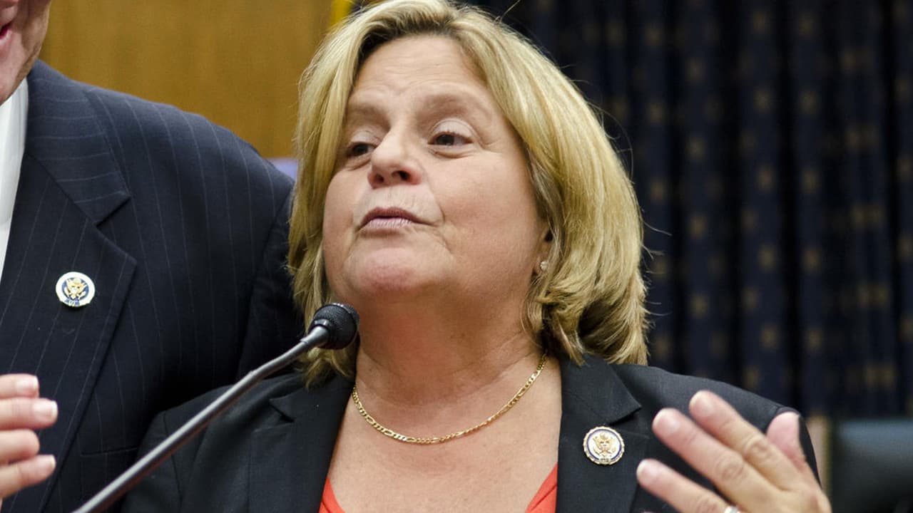 Ros-Lehtinen: "Cuando llegamos ni sabíamos hablar inglés (...) Mis padres nunca hubieran pensado que su hija iba a ser congresista de EEUU"