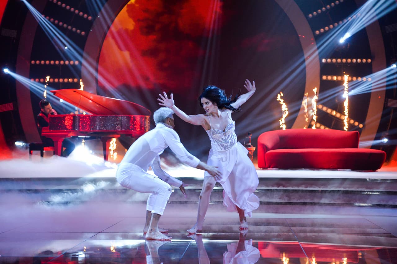 Su segundo baile fue un adagio con el tema de 'Hello' de Adele.