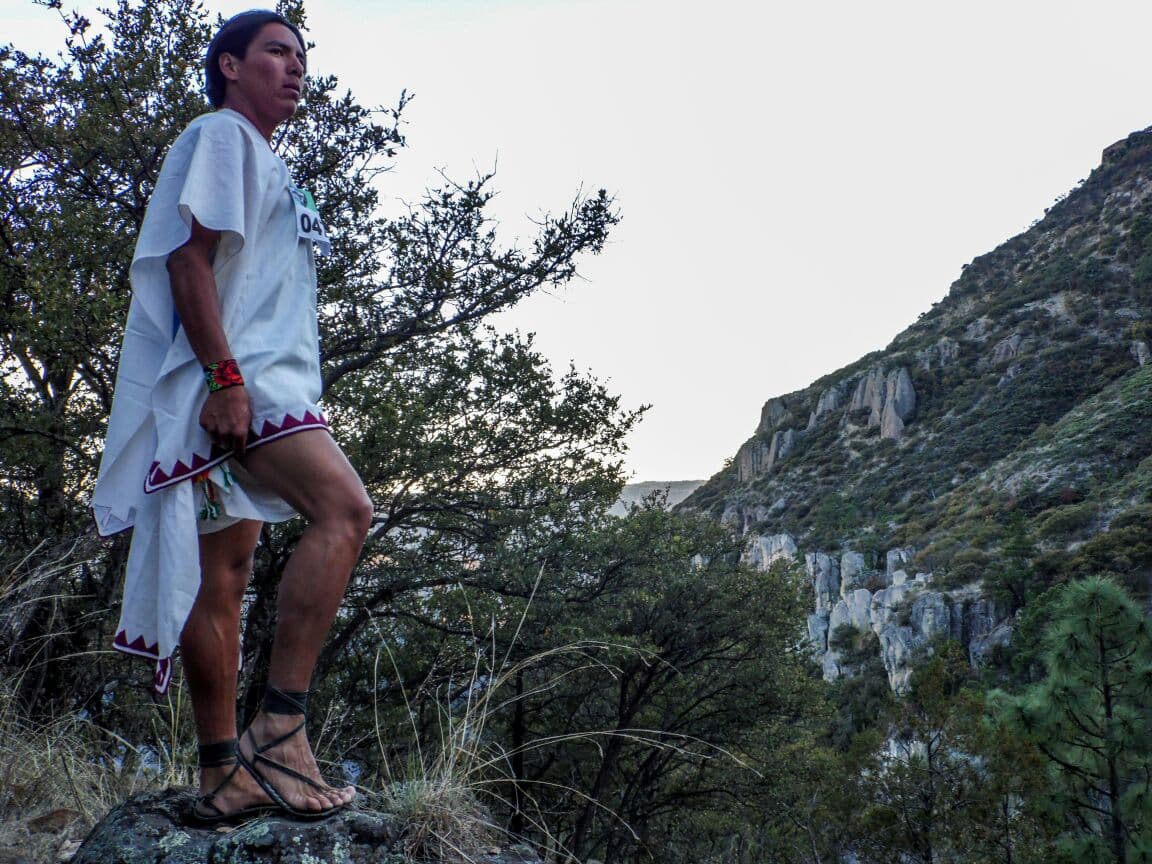 De la montaña al podio: La historia del pueblo tarahumara donde nacen los atletas de 'pies ligeros' 
