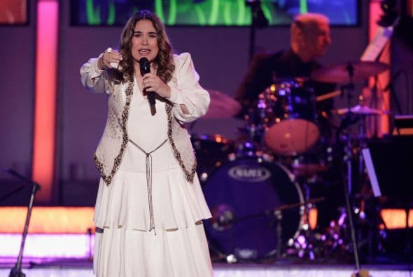 La peruana Tania Libertad estuvo presente para Veloso.