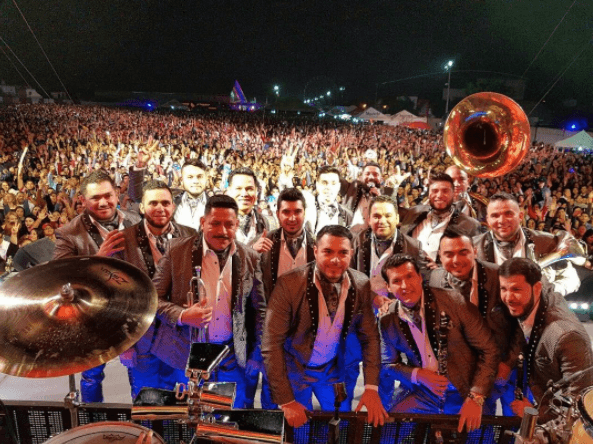 Desde sus inicios, la también llamada 'Madre de Todas las Bandas' ha compartido su talento con otras importantes figuras de la música.