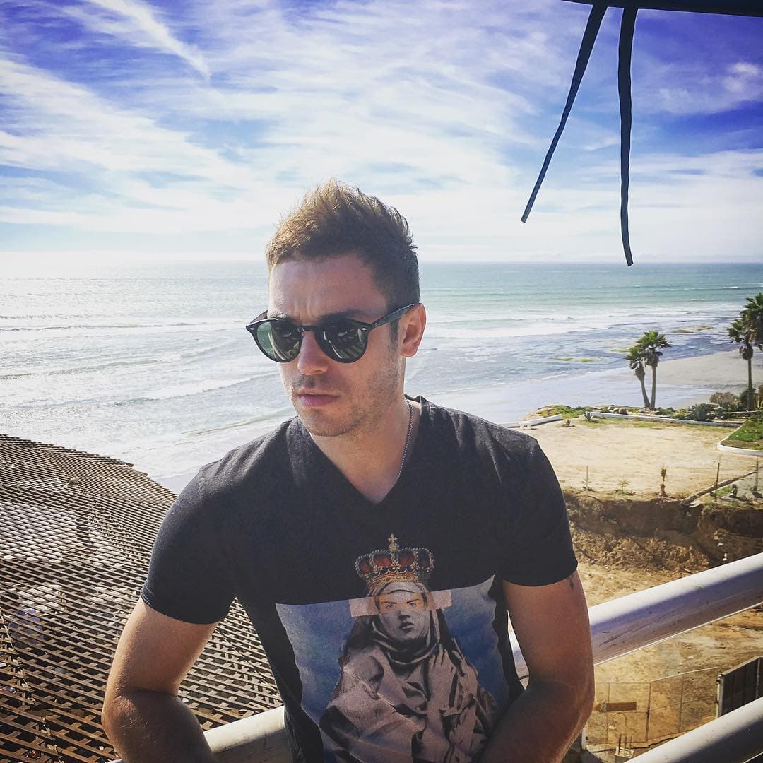 "El que me digan que estoy bonito, que estoy bueno, que estoy chulo, pues no lo voy a rechazar. Obviamente, se siente bonito, pero a mí realmente me gusta más la parte del trabajo que yo hago", sentenció.