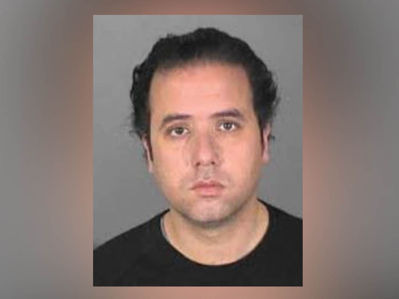 Acusan a un hombre de estafar casi medio millón de dólares a personas sordas