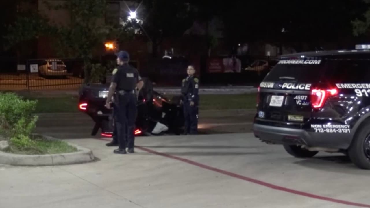 Después del accidente puedes hacer señales al otro conductor para indicarle que te vas a mover hacia otro lugar que no sea peligroso para ambos.