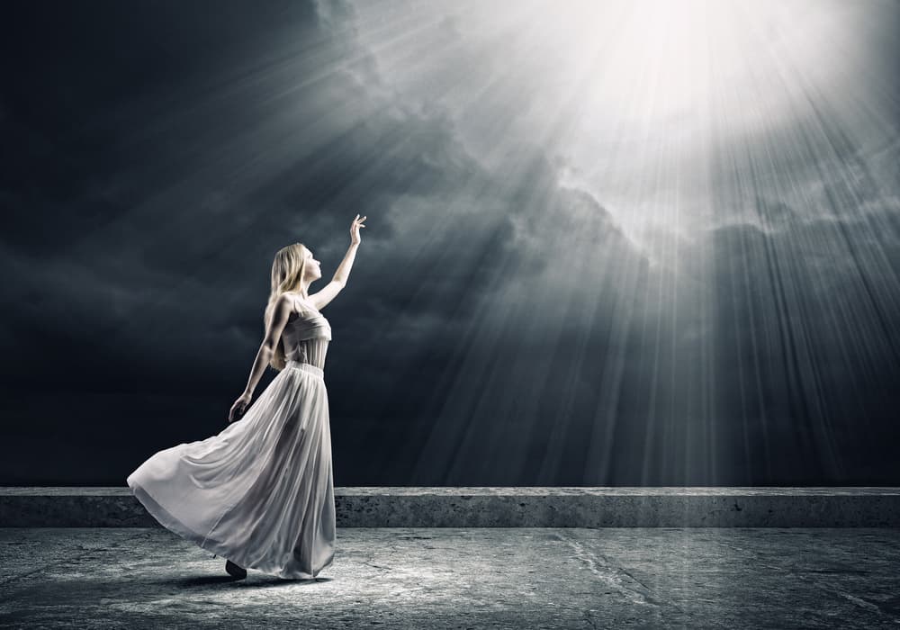 Tu naturaleza psicológica es sumamente compleja, incluso contradictoria y enigmática, rodeada muchas veces por un aura de misterio. Posees una intensa pasión que hierve al lado de un obsesivo deseo de autocontrol, y la compasión coexiste con la tendencia a la venganza cuando lo que aflora es el lado negativo.
<br>
<br>