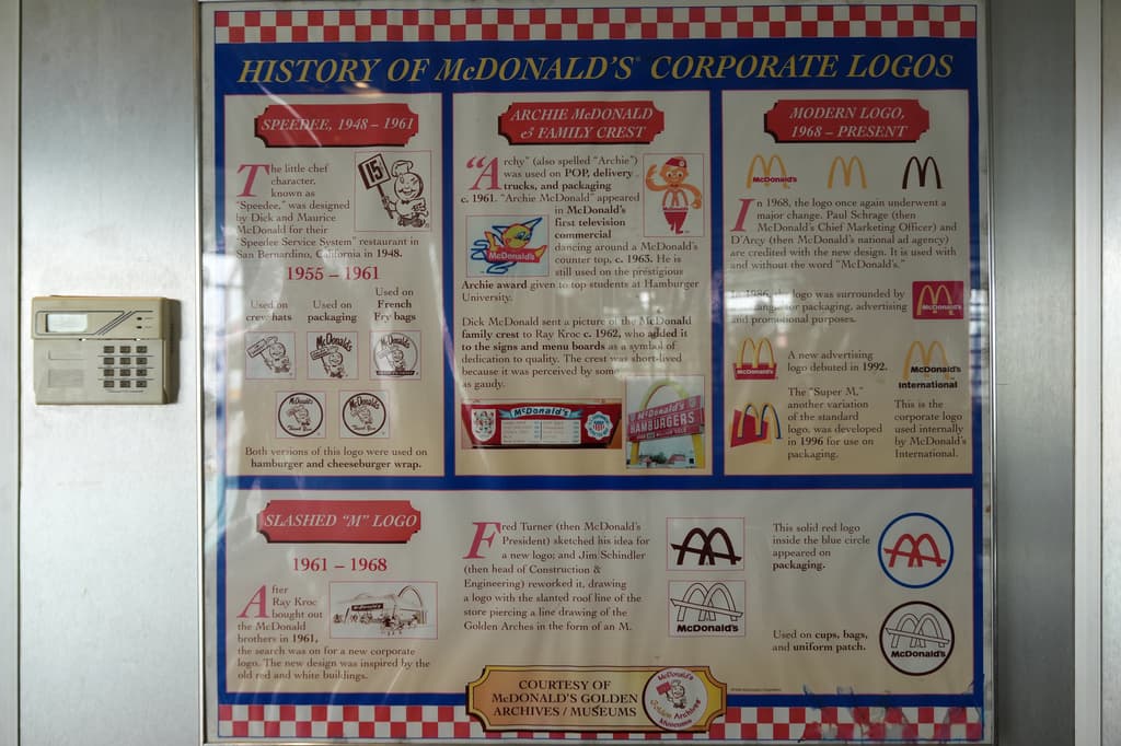 Quienes visitan este McDonald's pueden 
<b>acceder gratis </b>a un museo en el cual se exhiben algunos logos de la cadena, entre otros datos de su historia.