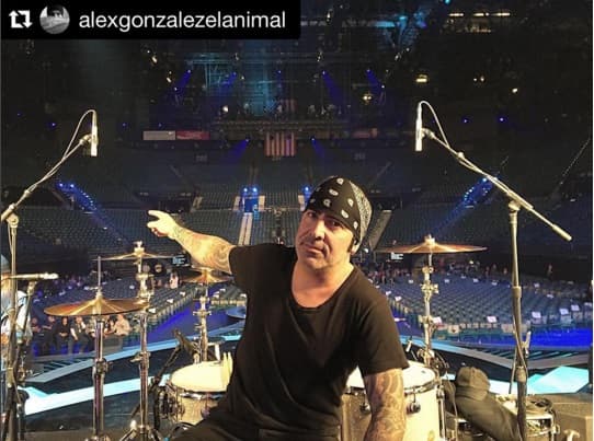 Los integrantes de Maná hasta mostraron un poco de lo que los esperaba dentro del MGM Grand Garden.