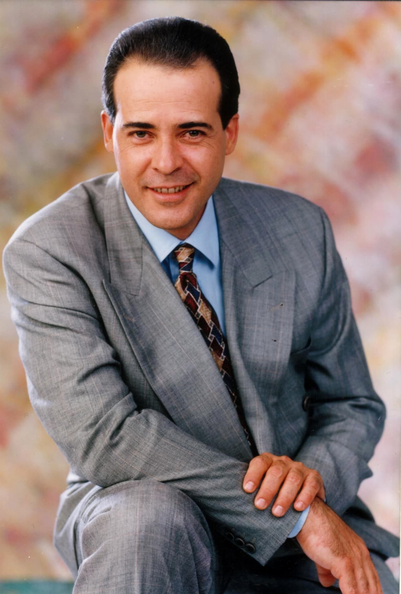 "Recuerdo que uno de los promotores de este movimiento y linchamiento dijo 'si Televisa va a tener un cura que se enamora, también 
<b><a href="https://www.univision.com/famosos/amenazan-de-muerte-a-cesar-evora-por-no-ser-pareja-de-victoria-ruffo-en-la-vida-real-fotos" target="_blank">la vamos a sacar del aire esa novela</a></b>'", dijo Évora. 
<br>