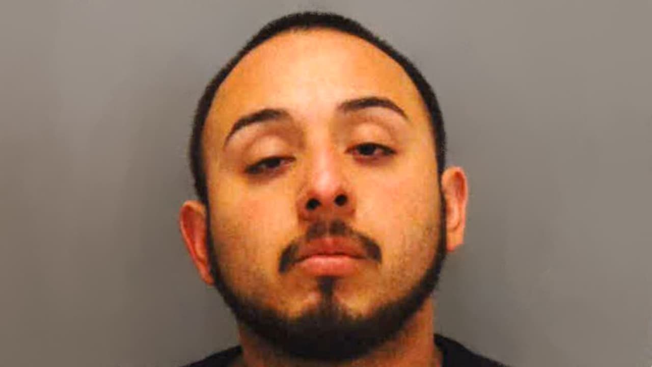 Sospechoso sufre quemaduras durante incendio en la casa donde se escondía de la Policía