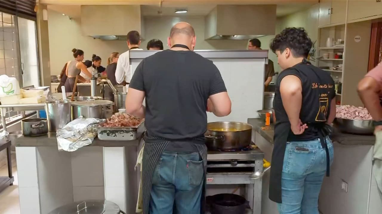 Restaurante en Caracas transforma su cocina para alimentar a damnificados por sismos: "Quedamos vivos y podemos ayudar"