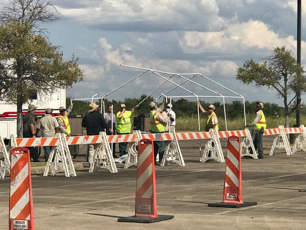 El centro en Mesquite abrirá sus puertas a partir de las 7 p.m. para los evacuados por el huracán Laura. 
<br>