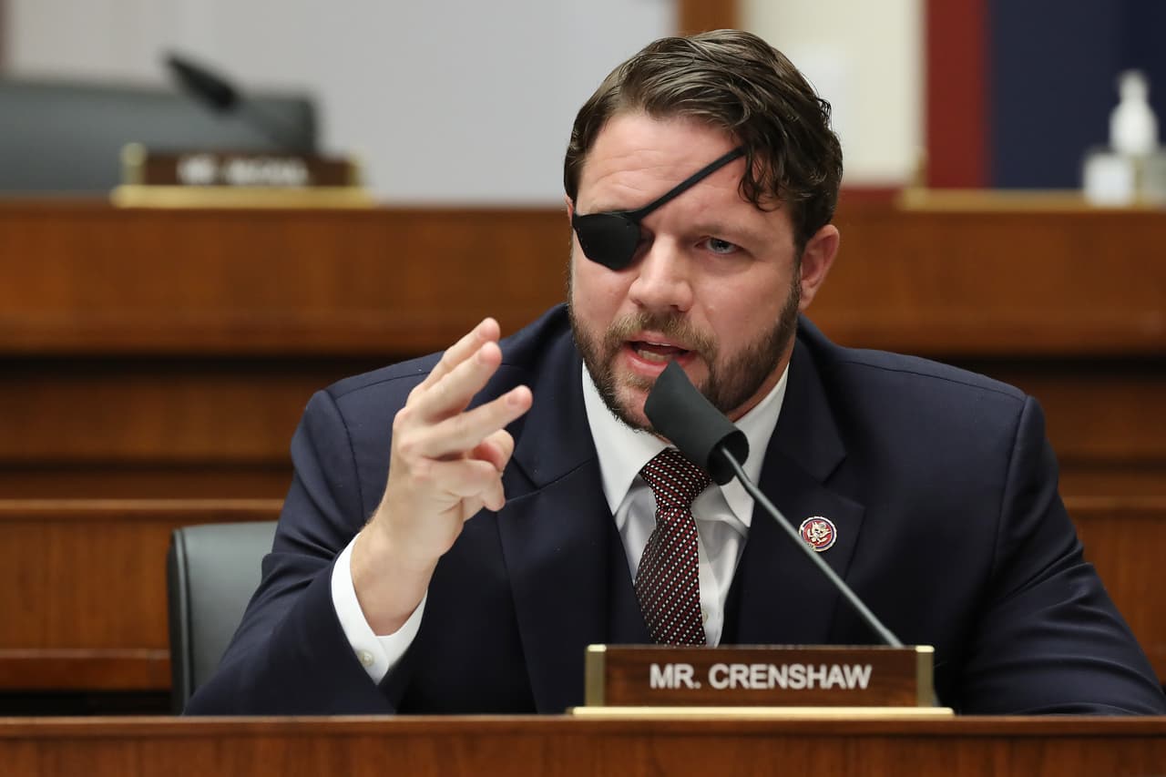 El congresista Dan Crenshaw, que también resultó reelecto esta semana, ha subrayado que el Partido Republicano busca ganar en tribunales los alegatos de "fraude", aunque mientras llama a la unidad ha acusado también a "los simpatizantes de Biden" (sin especificar) de comportarse como "estalinistas"
<a href="https://twitter.com/DanCrenshawTX/status/1325959179924885504?s=20" target="_blank">y amenazar con actos violentos de haber sido derrotados, sin citar evidencias de sus afirmaciones</a>.