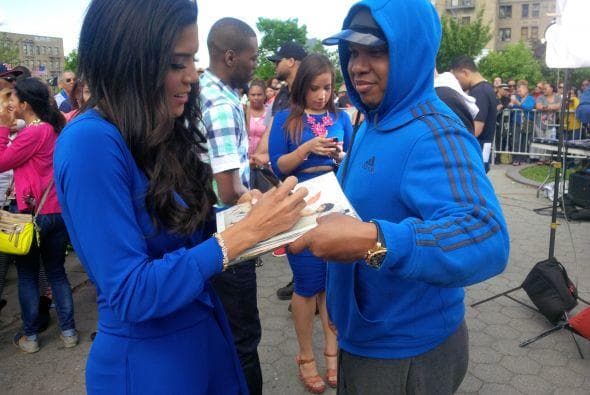 Siempre tiene tiempo para sus fans, ella es sencilla, amable y única.