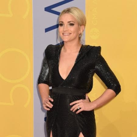 La joven actriz, 
<b>conocida por la serie ‘Zoey 101’</b>, expresó su molestia con quienes han criticado, a través de las redes sociales, a su hermana mayor.