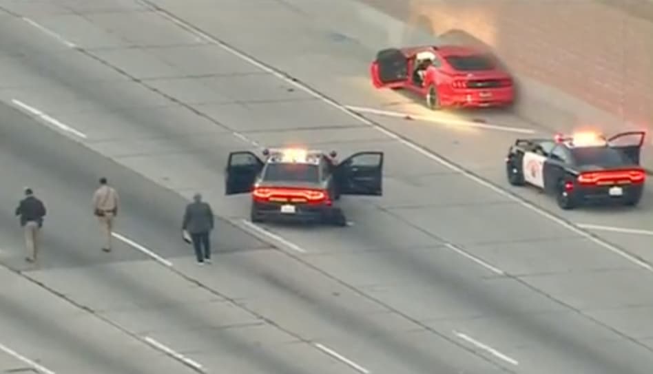 Abren la autopista 405 tras horas de cierre por tiroteo: esto se sabe sobre la investigación