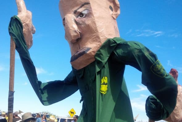 Residentes de la comunidad fronteriza de Arivaca protestaron para exigir el cierre de un retén de la Patrulla Fronteriza que ha estado en esa localidad por ocho años. Según ellos, esto ha incrementado la discriminación, violación de derechos constitucionales, y deterioración económica.