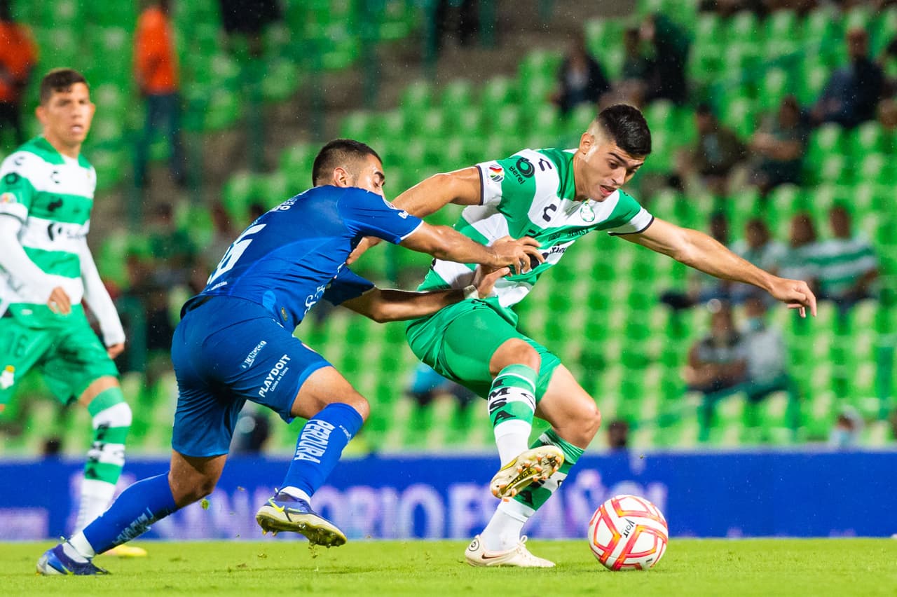 Los de casa se adelantaron en el marcador al final del primer tiempo con gol de Juan Brunetta. Minutos después del complemento, Diego Medina clavó el 2-0. En la recta final, Necaxa despertó con el tanto de Alexis Peña para maquilla el marcador final, pero Leo Suárez puso el 3-1 definitivo.
